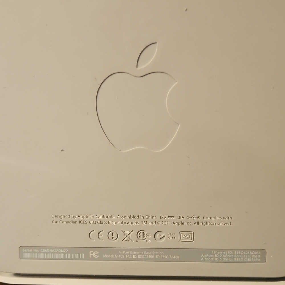 Apple AirPort Extreme Base Station in Off-White
